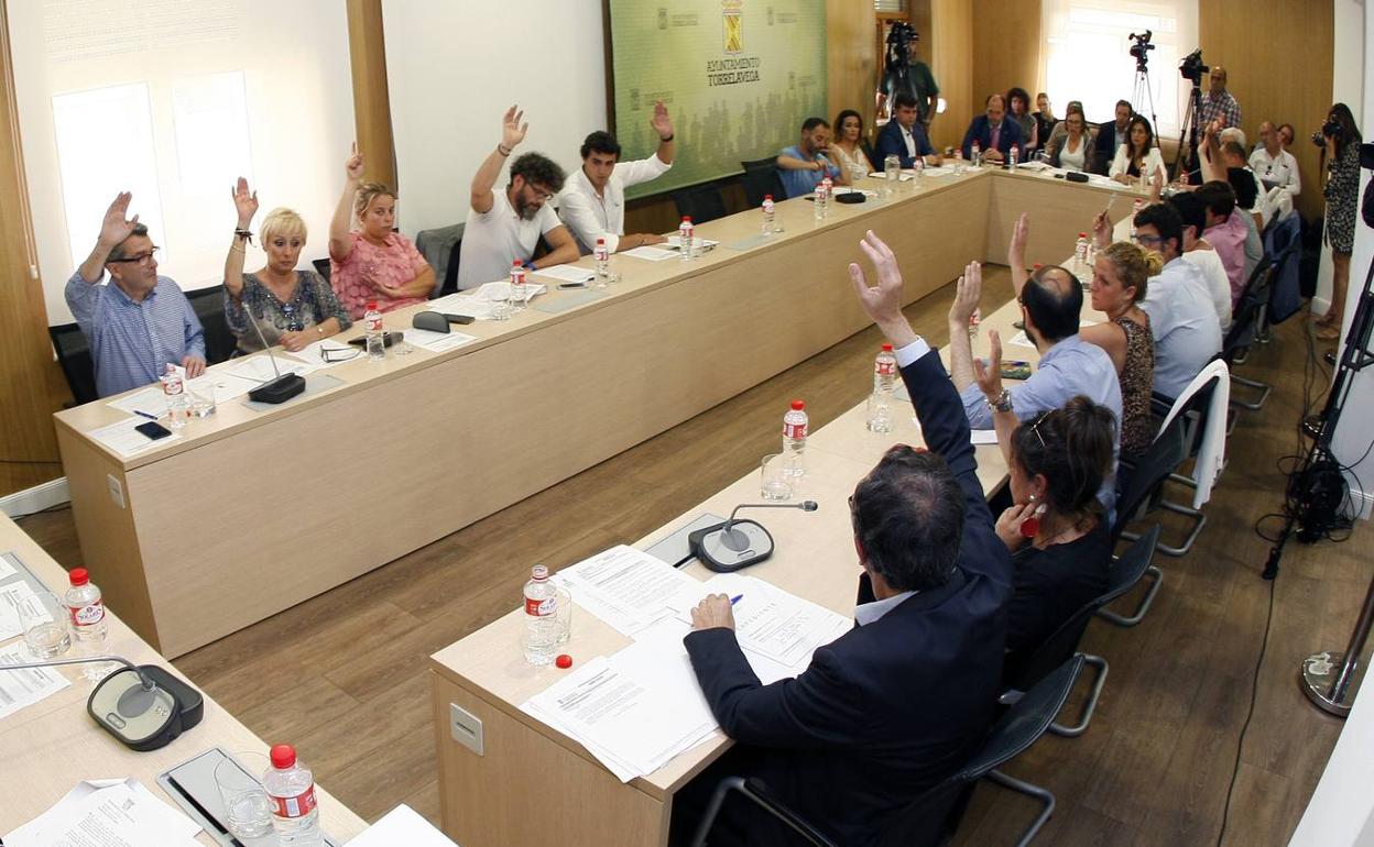 Miembros de la Corporación municipal, durante el último Pleno celebrado en el Ayuntamiento. 