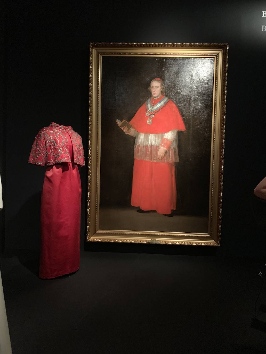 La visita a la muestra del Museo Thyssen en Madrid es sumergirse en un apasionante viaje de diseño e historia de la costura