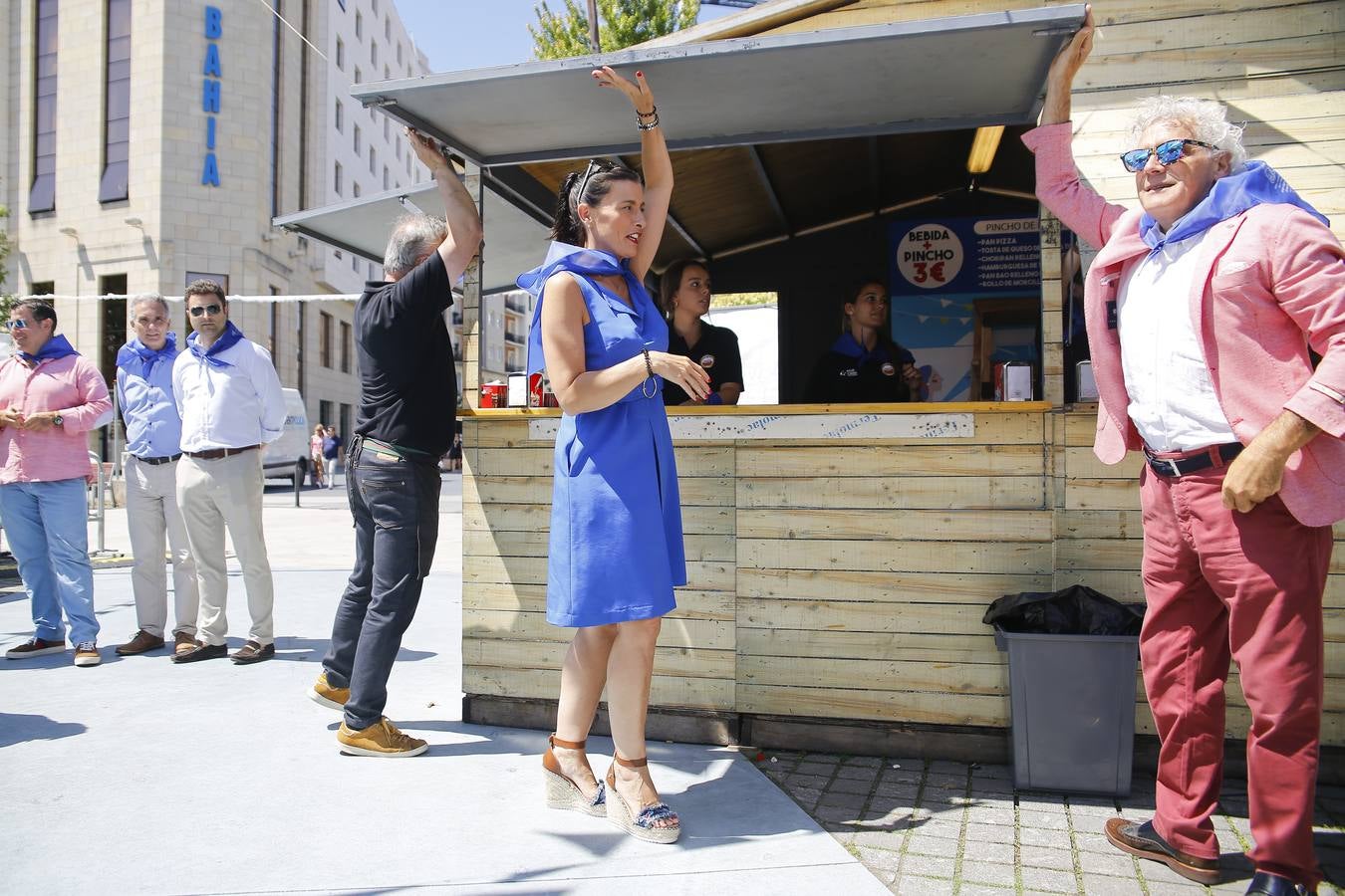 La alcaldesa de Santander, Gema Igual, inaugura las casetas de las fiestas de la capital cántabra.