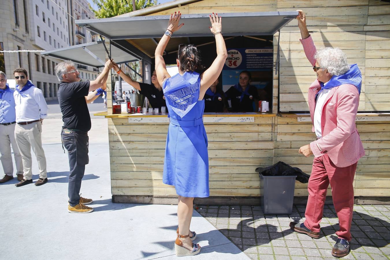 La alcaldesa de Santander, Gema Igual, inaugura las casetas de las fiestas de la capital cántabra.