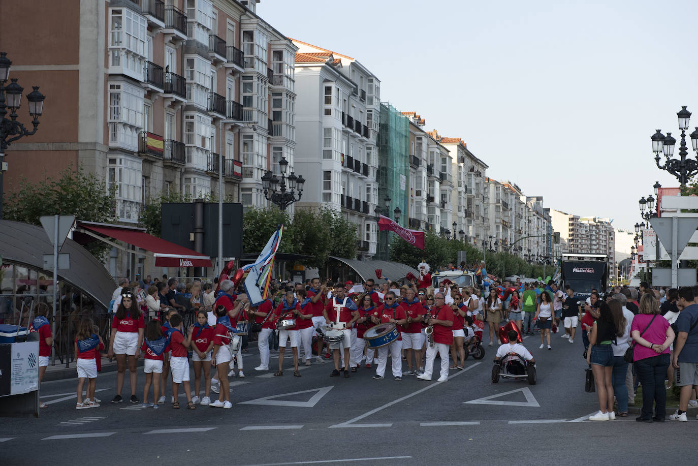 Fotos: Las calles de Santander se llenan de gente en el arranque de las fiestas
