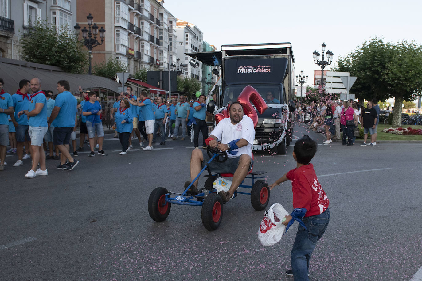 Fotos: Las calles de Santander se llenan de gente en el arranque de las fiestas