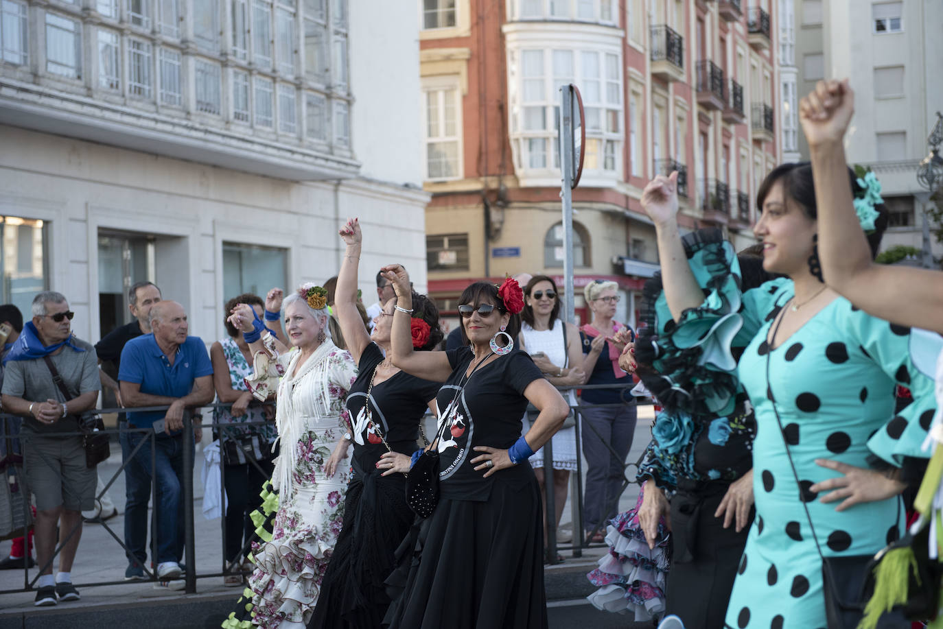 Fotos: Las calles de Santander se llenan de gente en el arranque de las fiestas
