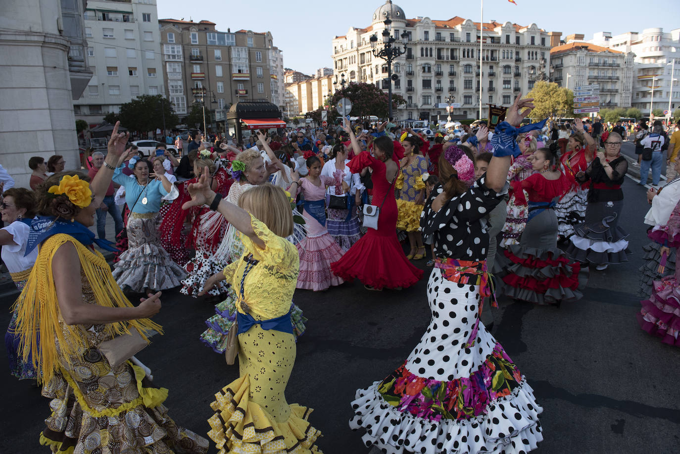 Fotos: Las calles de Santander se llenan de gente en el arranque de las fiestas