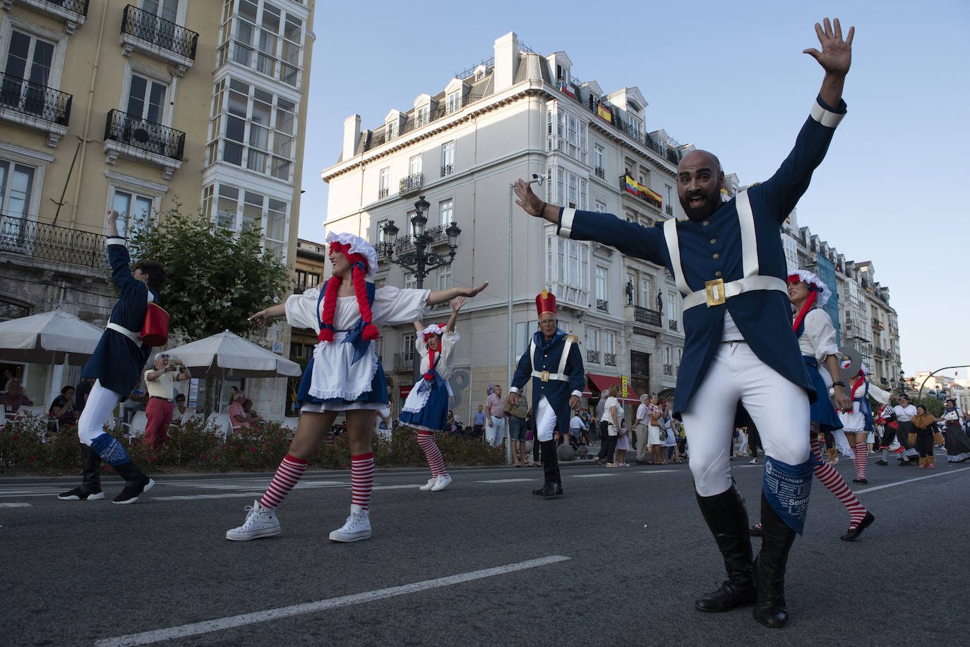 Fotos: Las calles de Santander se llenan de gente en el arranque de las fiestas