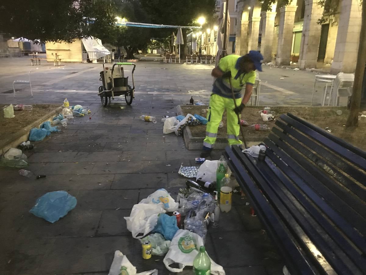 Fotos: Fiesta de día, basura de noche