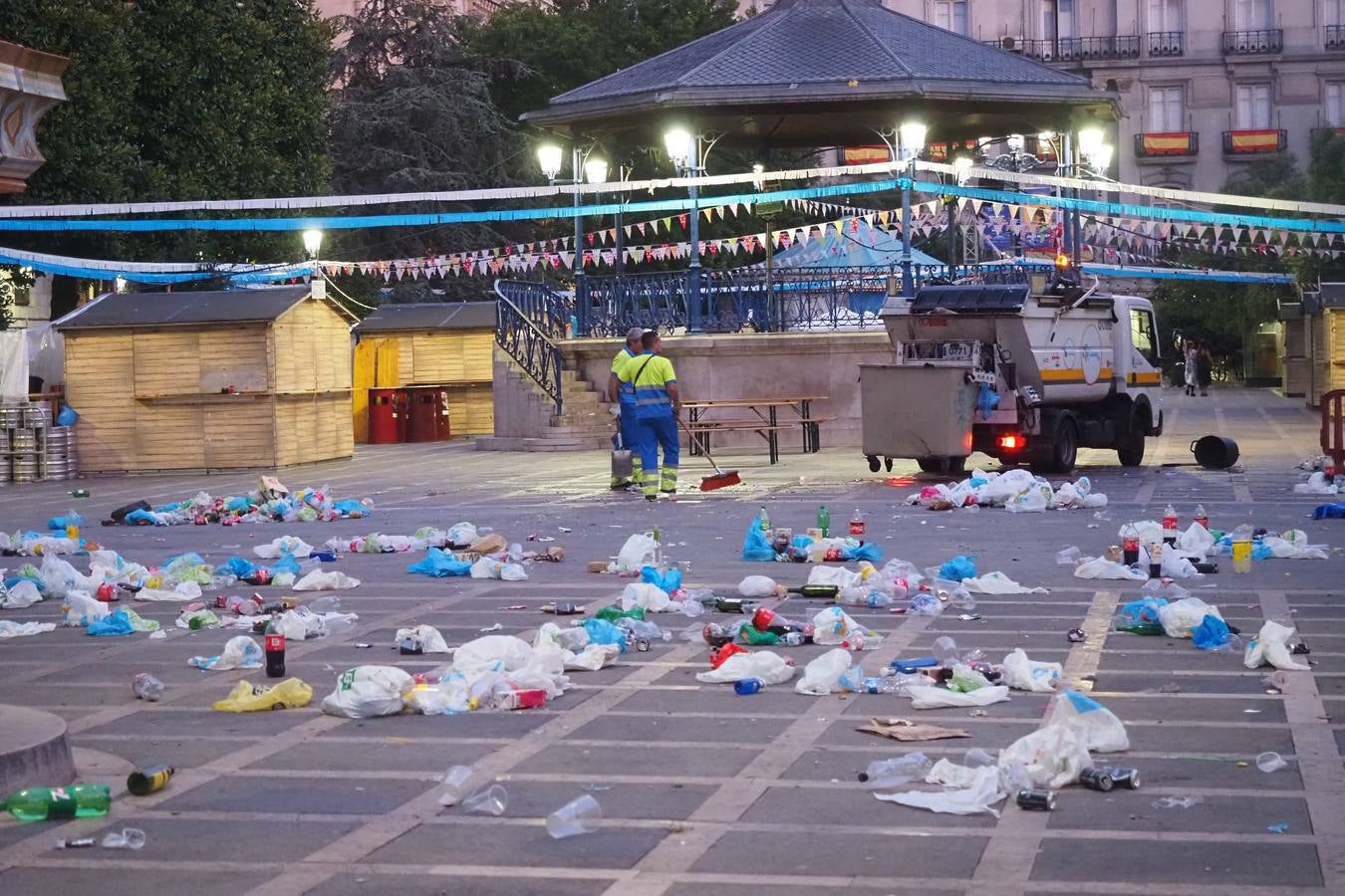 Fotos: Fiesta de día, basura de noche