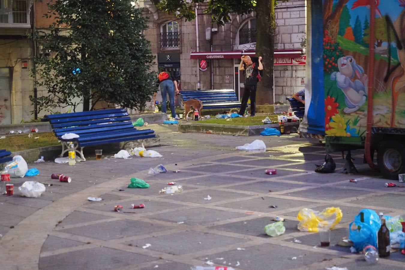 Fotos: Fiesta de día, basura de noche