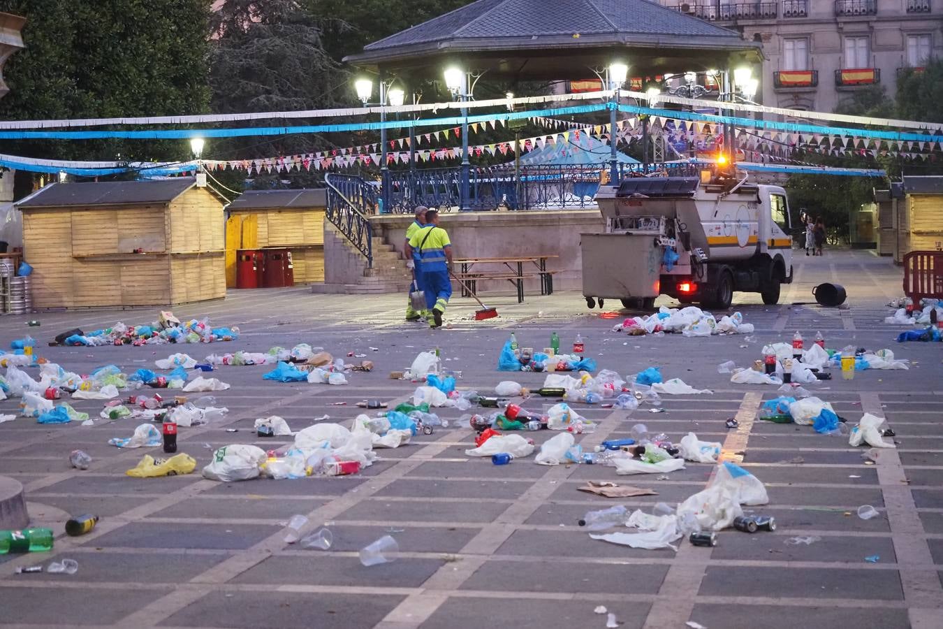 Fotos: Fiesta de día, basura de noche