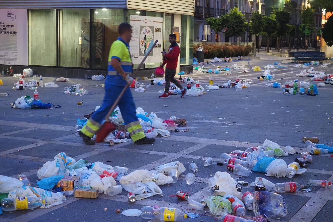 Fotos: Fiesta de día, basura de noche