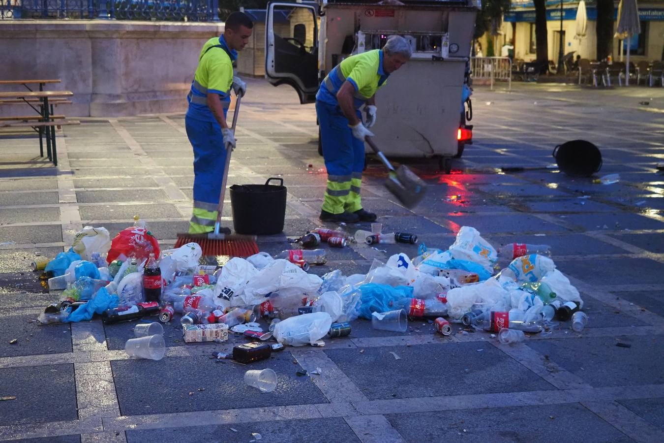 Fotos: Fiesta de día, basura de noche