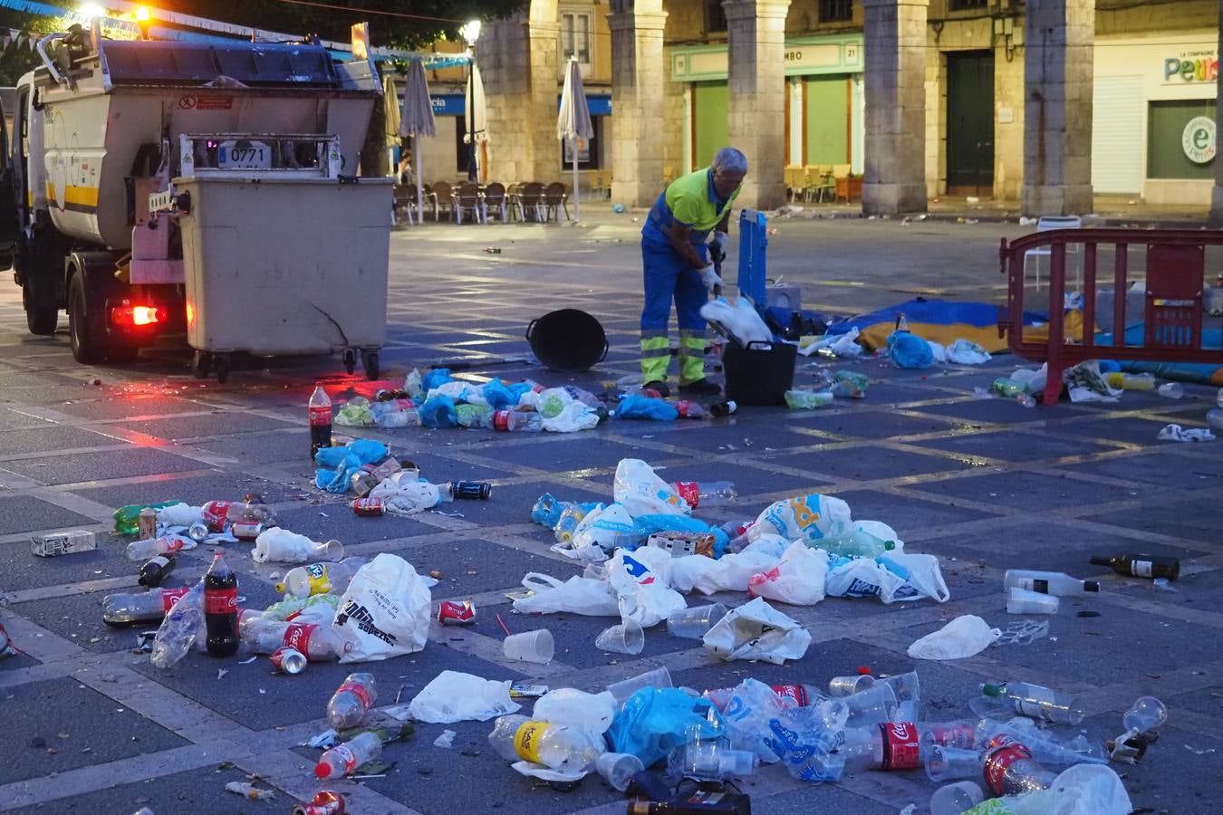 Fotos: Fiesta de día, basura de noche