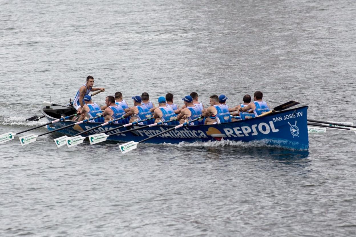 Astillero mantuvo un duelo con Kaiku en la primera tanda y ocupó la décima plaza en la regata, por delante de San Pedro y Lekittarra, que fue penalizada. 