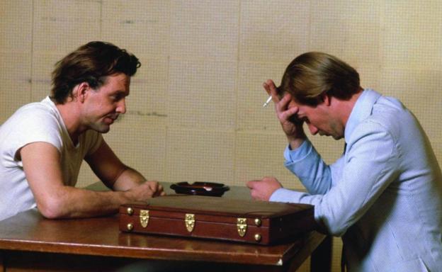 Mickey Rourke y William Hurt en 'Fuego en el cuerpo'.