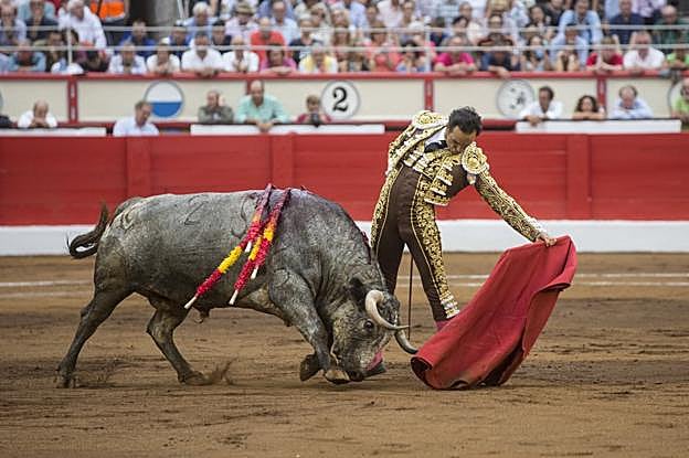 Cariñosa despedida, notable presentación