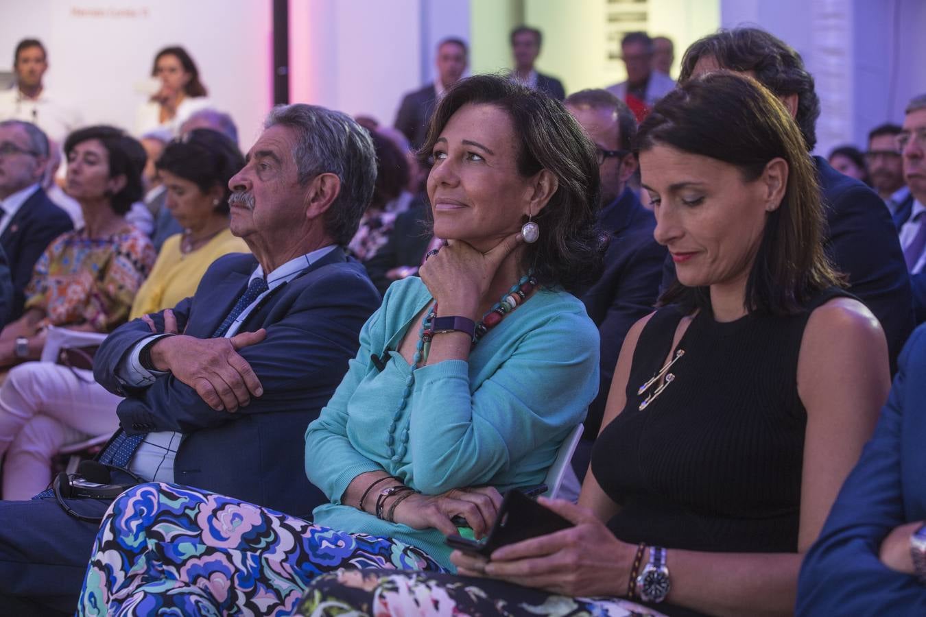 La presidenta del Banco Santander, Ana Botín, que ha presentado hoy los dos proyectos de la entidad en la ciudad en un acto en el que han estado presentes el arquitecto David Chipperfield y el estudio Cruz y Ortiz, el presidente de Cantabria y la alcaldesa de Santander, entre otras autoridades