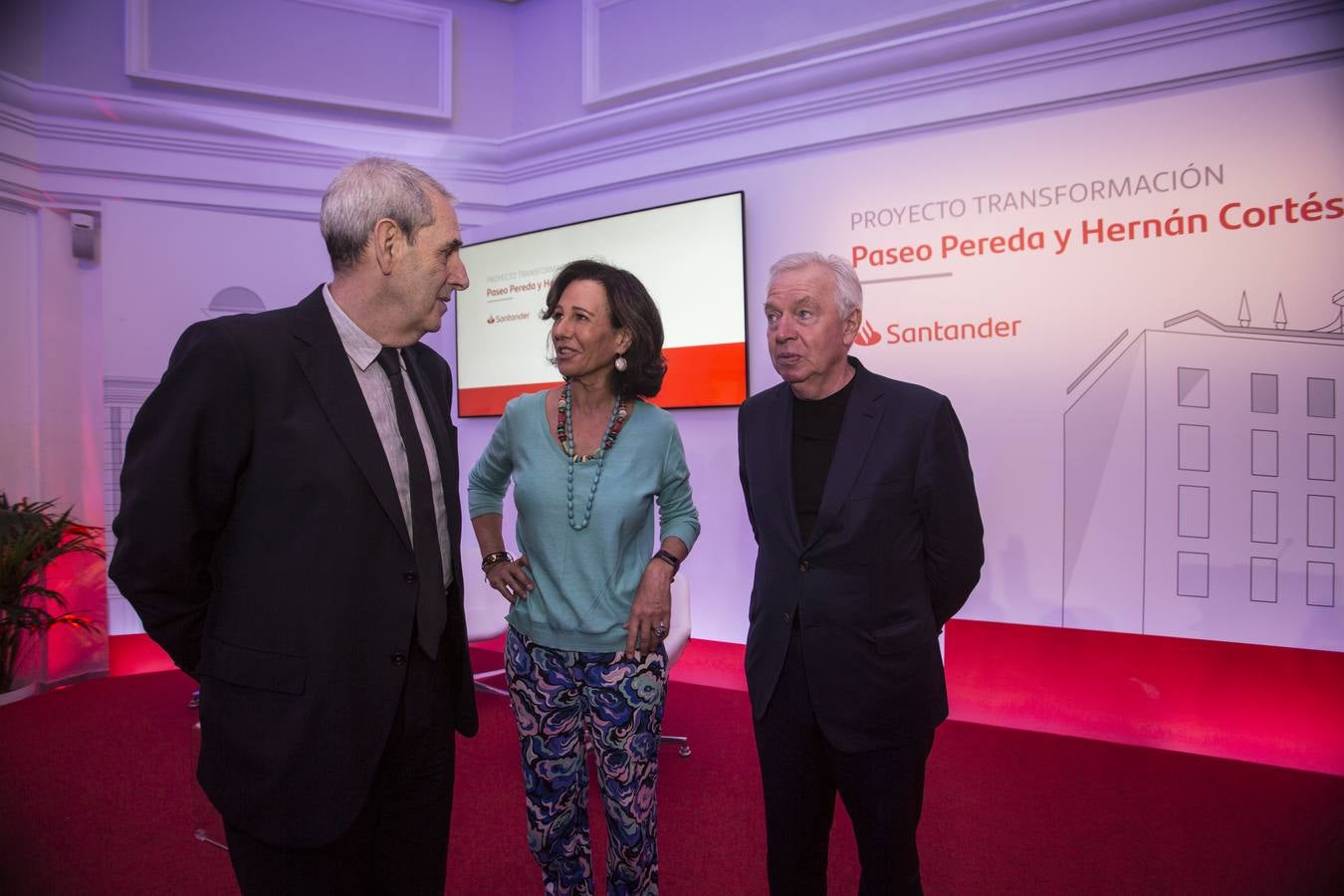 La presidenta del Banco Santander, Ana Botín, que ha presentado hoy los dos proyectos de la entidad en la ciudad en un acto en el que han estado presentes el arquitecto David Chipperfield y el estudio Cruz y Ortiz, el presidente de Cantabria y la alcaldesa de Santander, entre otras autoridades