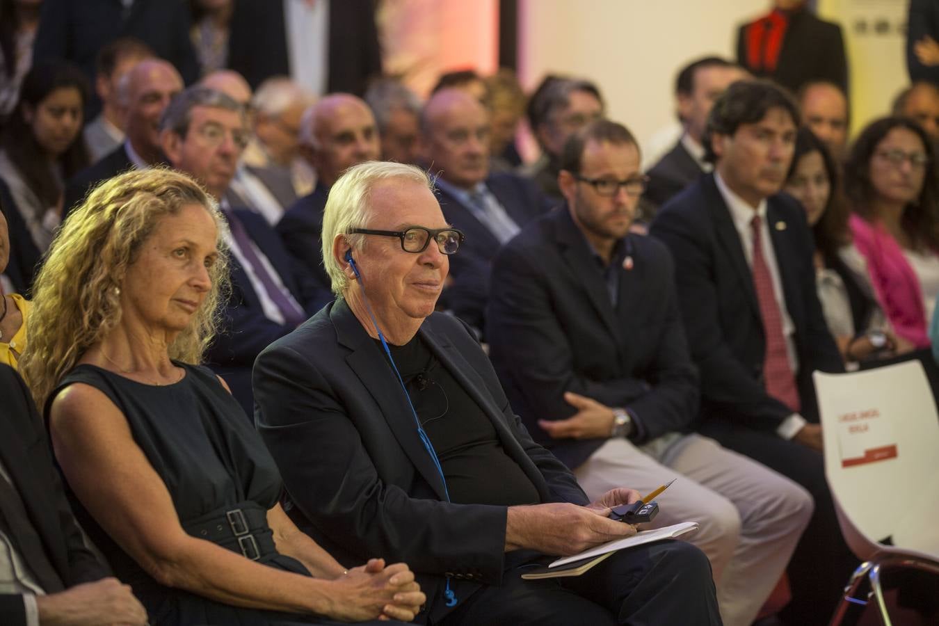 La presidenta del Banco Santander, Ana Botín, que ha presentado hoy los dos proyectos de la entidad en la ciudad en un acto en el que han estado presentes el arquitecto David Chipperfield y el estudio Cruz y Ortiz, el presidente de Cantabria y la alcaldesa de Santander, entre otras autoridades