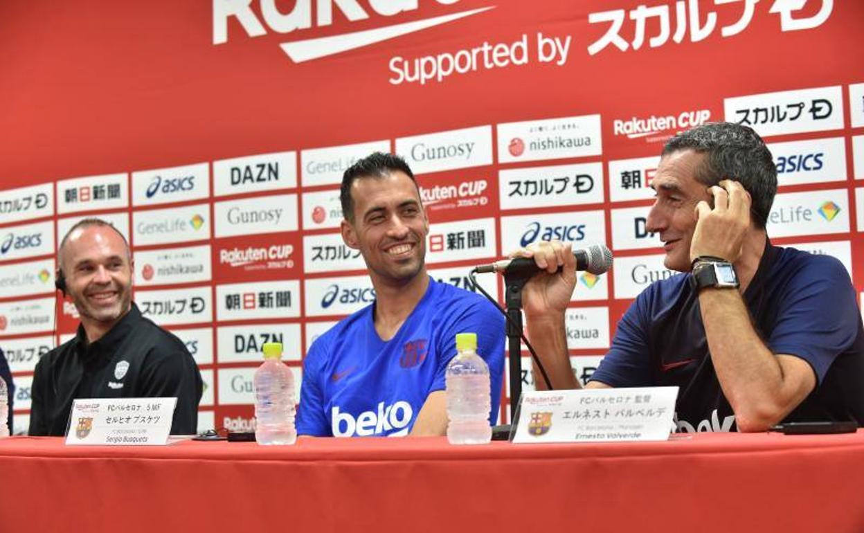 Iniesta, Busquets y Valverde, en rueda de prensa.