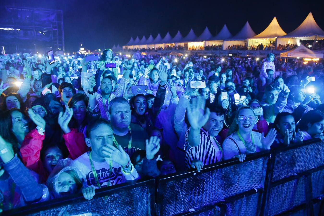 La artista catalana cautivó a los miles de fans que acudieron a disfrutar de su música en la campa de la Magdalena de Santander.