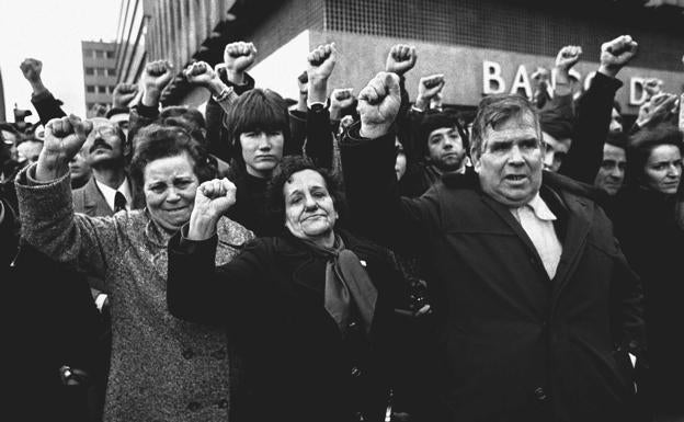 'Entierro de los abogados asesinados en Atocha (Madrid)', 26 de enero de 1977.