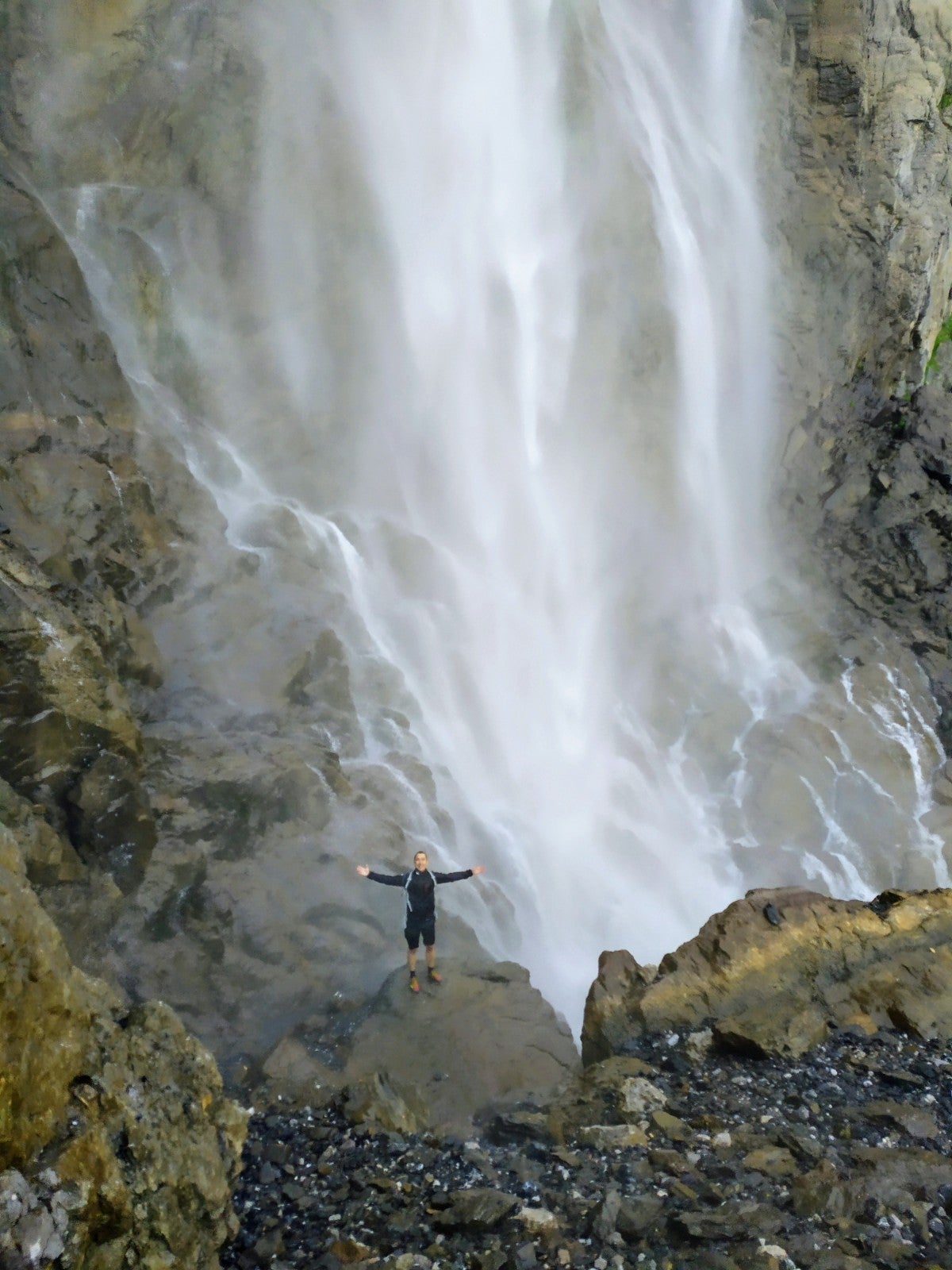 El tamaño de la cascada se aprecia bien en esta imagen: 423 metros de altura.