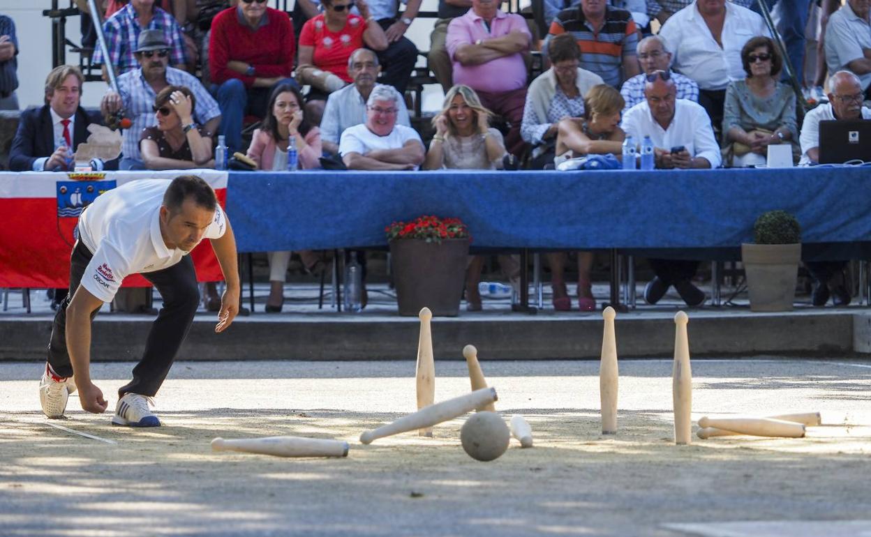 Óscar González birla durante el Torneo de las Instituciones. 