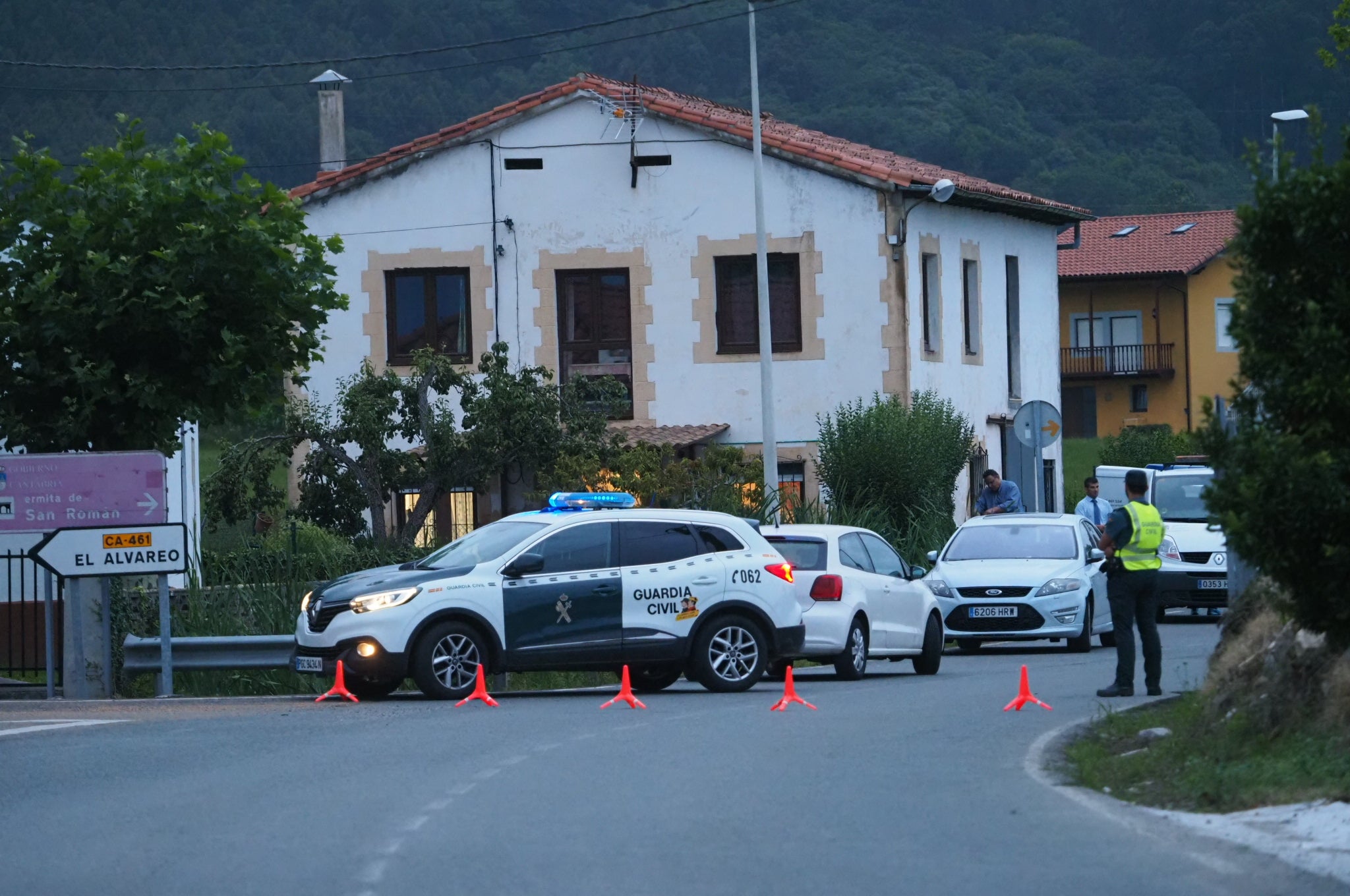 Fotos: Hallan muerta a la mujer del hombre que ha fallecido en el accidente de tráfico de Escalante