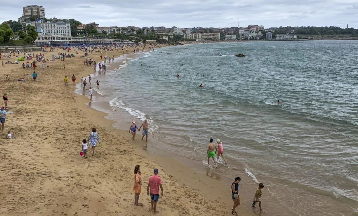 Las playas cántabros mostraron una gran afluencia. 