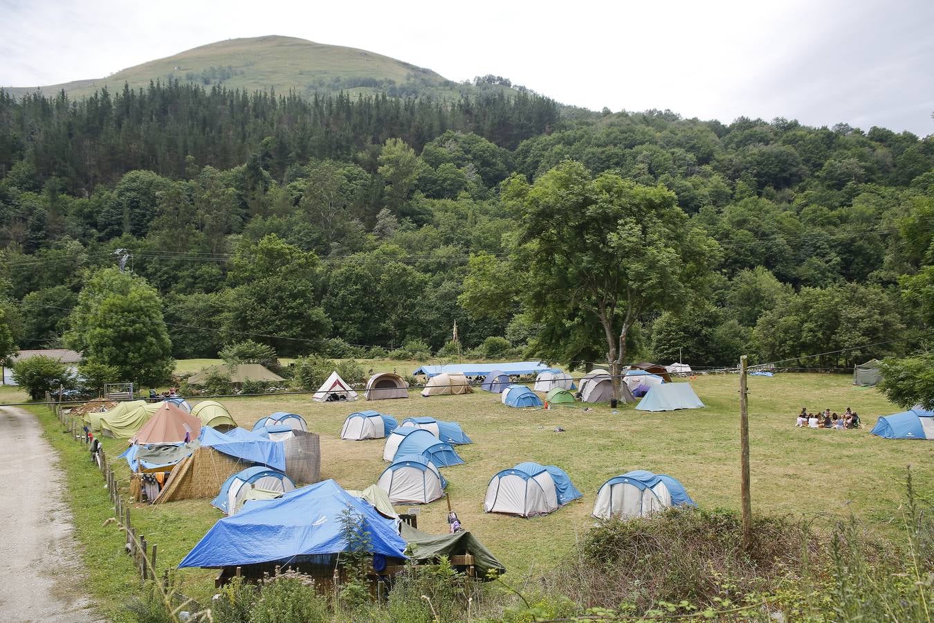 A la salida de Puentenansa está acampado el grupo scout Mafeking de Salamanca.