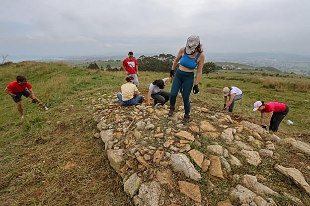 Los volutnarios realizaron distintas tareas a lo largo de su estancia en Yuso.