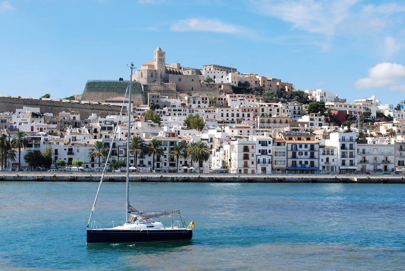 3. Ibiza. El precio por metro cuadrado es de 5.318 euros. Una vivienda de cien metros cuadrados tiene un valor de 531.800 euros.