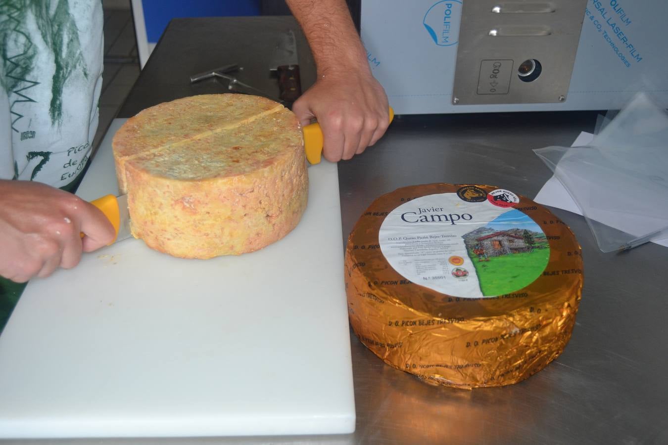 El queso madura entre dos y tres meses antes de salir al mercado. 