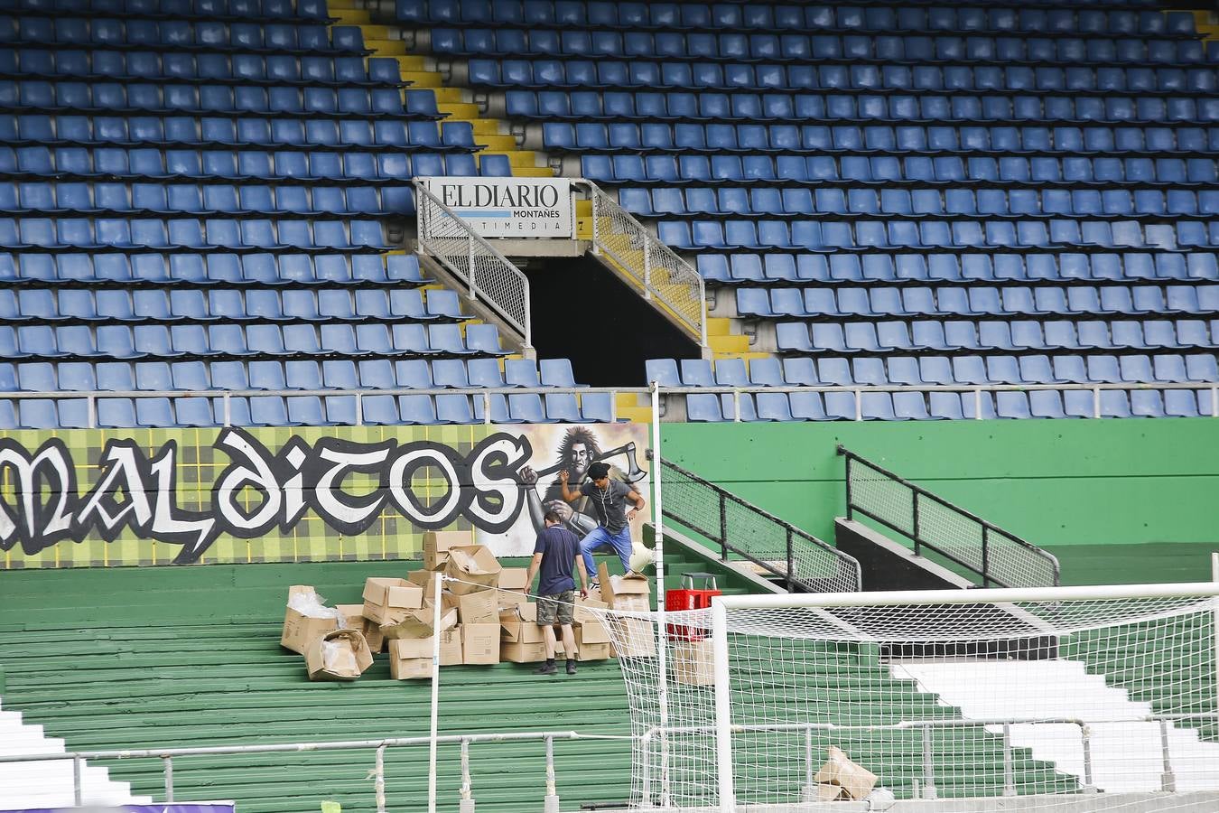 Los trabajos para adecuar el estadio del club cántabro avanzan a buen ritmo.