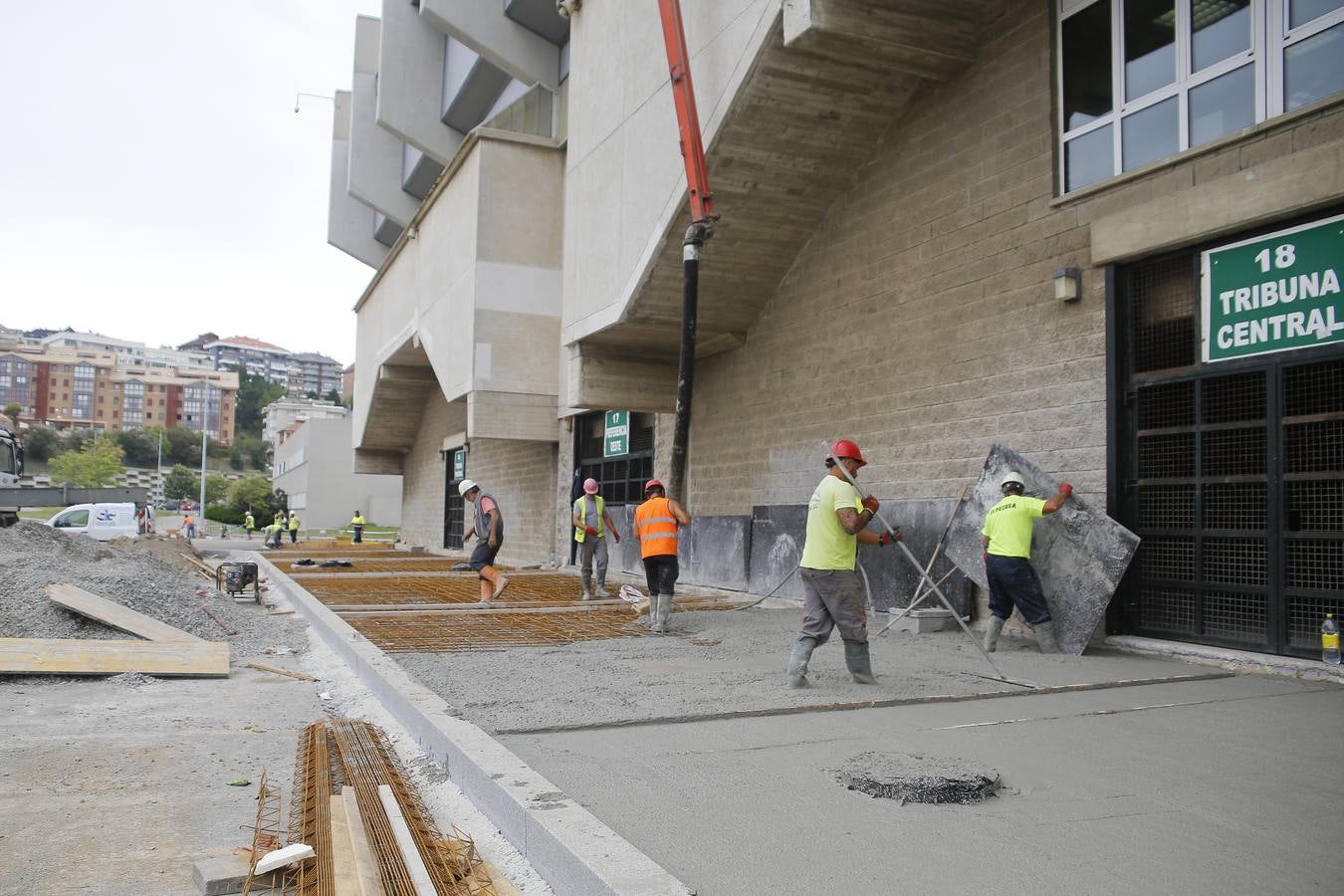 Los trabajos para adecuar el estadio del club cántabro avanzan a buen ritmo.