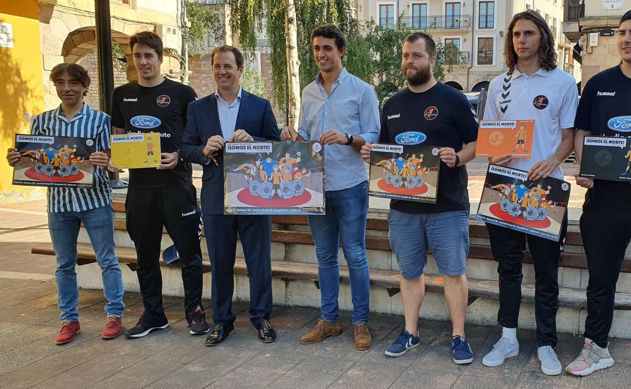 El BM Torrelavega presenta su campaña de abonados 'Somos el norte'