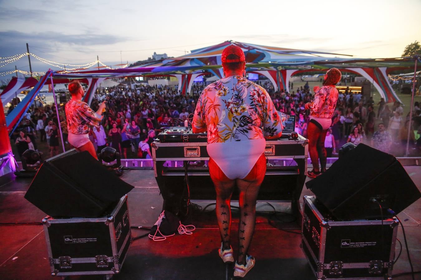 Los DJs han sido los protagonistas de la noche en el festival de la capital cántabra.