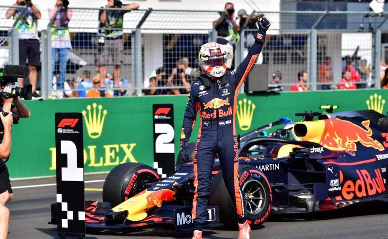 Verstappen, celebrando la pole.