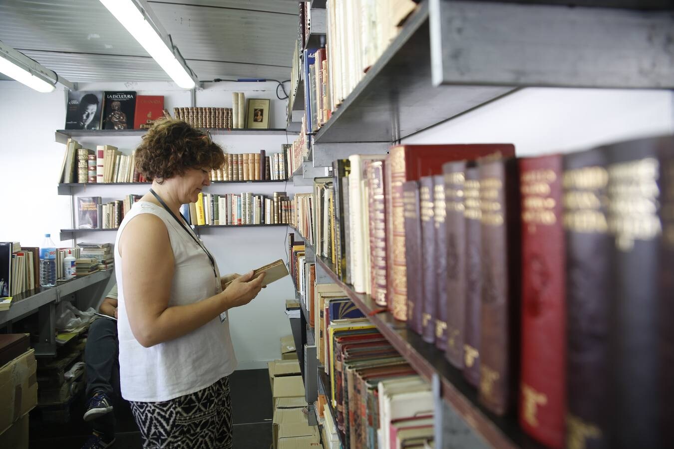 La cita de este año ha comenzado este sábado con 16 librerías especializadas de toda la geografía española, que estarán en la plaza de Alfonso XIII hasta el próximo 18 de agosto. La feria irá acompañada de una exposición sobre 'Cartelería comercial de Santander', donde se mostrará el desarrollo del arte comercial en la ciudad desde principios del siglo XX hasta los años 70.