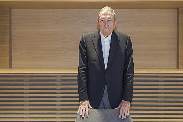 El artista y arquitecto santanderino recibirá mañana la Medalla de Honor de la UIMP. 