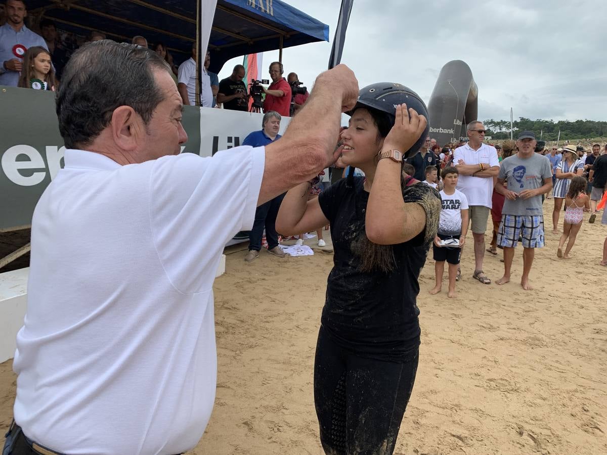 El caballo de la cuadra Río Cubas se impone por cuarta vez consecutiva en el Gran Premio Junta Vecinal y el de la cuadra El Sable vence en el Derby