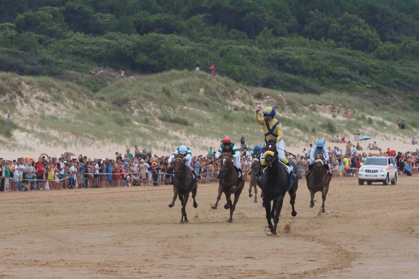 El caballo de la cuadra Río Cubas se impone por cuarta vez consecutiva en el Gran Premio Junta Vecinal y el de la cuadra El Sable vence en el Derby