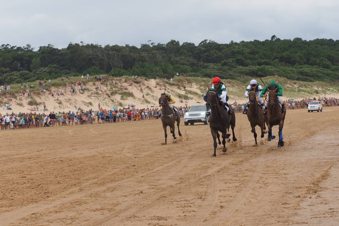 El caballo de la cuadra Río Cubas se impone por cuarta vez consecutiva en el Gran Premio Junta Vecinal y el de la cuadra El Sable vence en el Derby