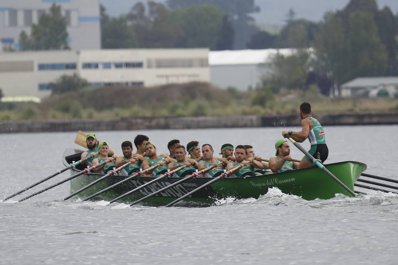 La 'Virgen del Carmen' es la mejor trainera cántabra en Punta de Parayas, al ocupar la quinta plaza en una regata en la que Pedreña fue séptima y Santoña, octava