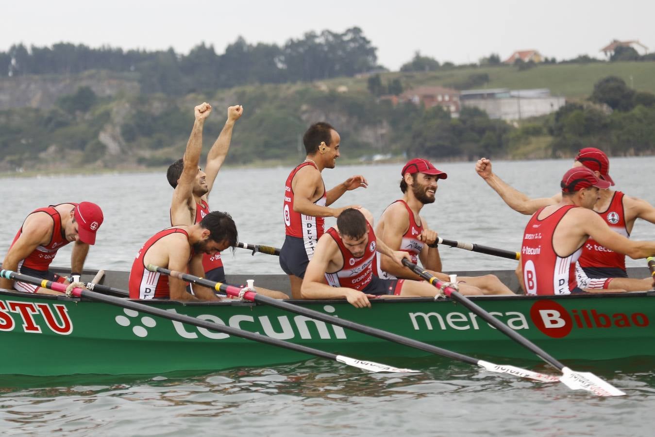 La 'Virgen del Carmen' es la mejor trainera cántabra en Punta de Parayas, al ocupar la quinta plaza en una regata en la que Pedreña fue séptima y Santoña, octava