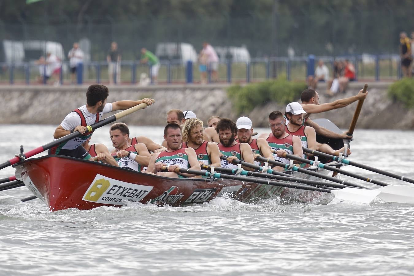 La 'Virgen del Carmen' es la mejor trainera cántabra en Punta de Parayas, al ocupar la quinta plaza en una regata en la que Pedreña fue séptima y Santoña, octava