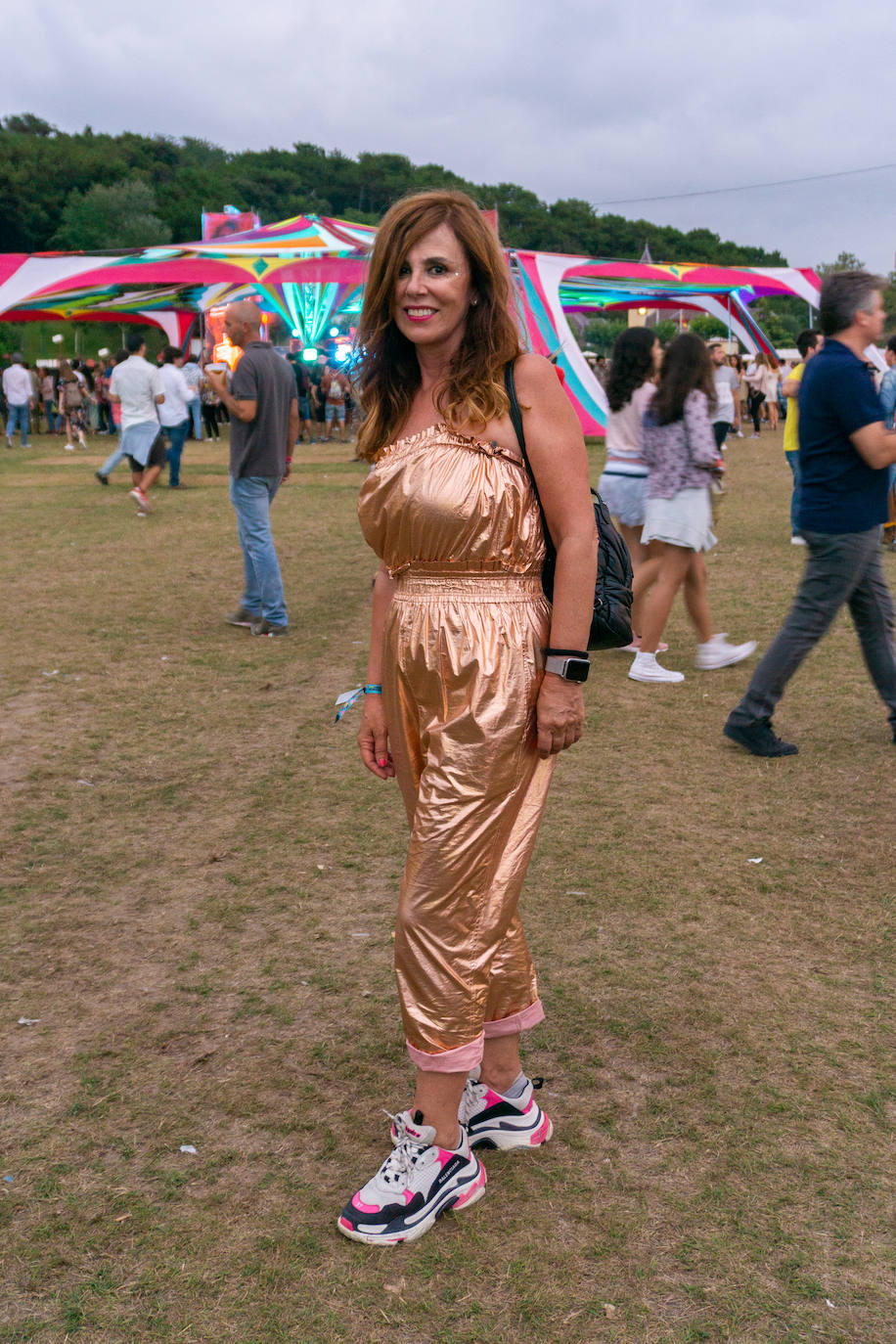 Ana Martínez (@anammier), de Madrid. “Me he decidido por este mono palabra de honor de Isabel Marant, un look muy de festivales y de esencia un poco galáctica. Soy muy seguidora de la moda y completé el look con estas ‘ugly’, unas deportivas de Balenciaga muy tendencia”.