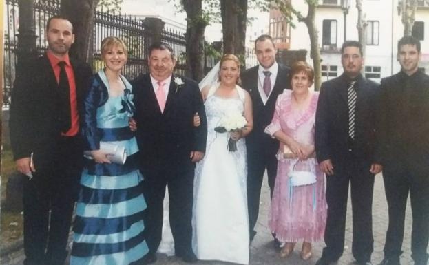 Imagen reciente en la boda de la menor de las hijas, con la familia al completo.