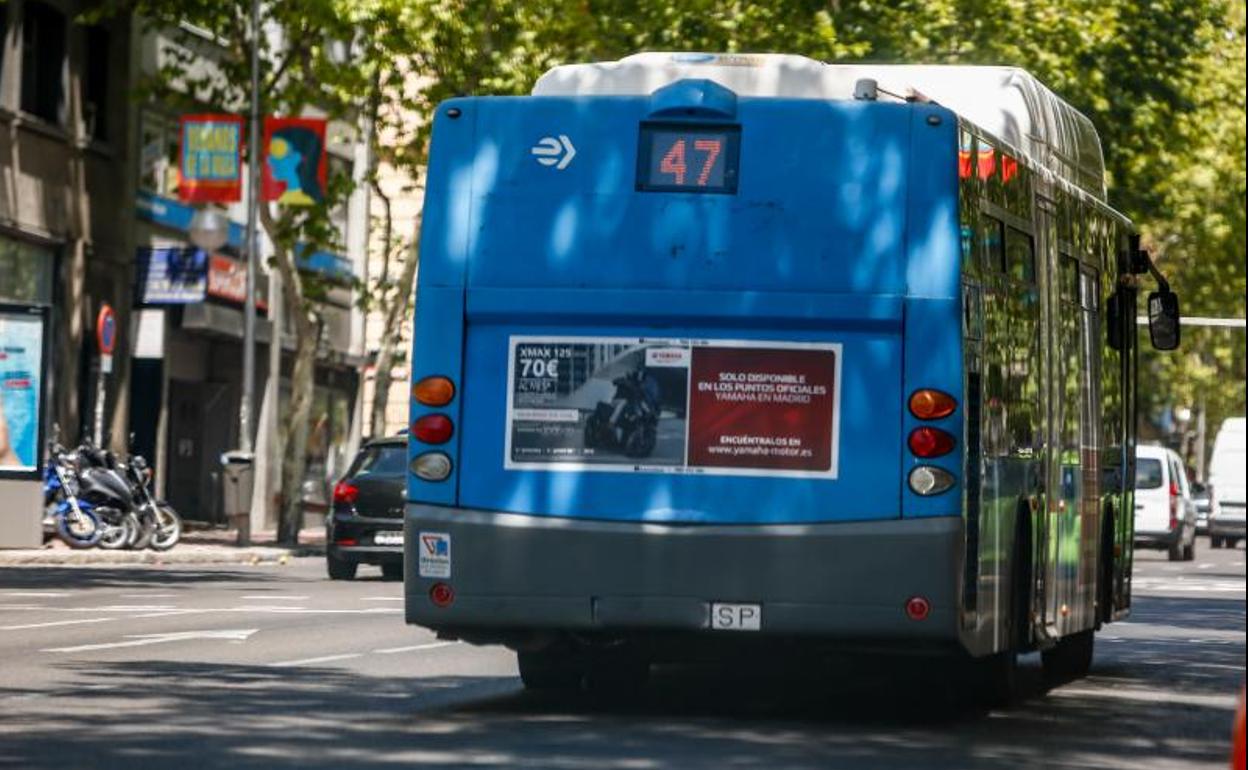 Imagen de un autobús de la EMT. 