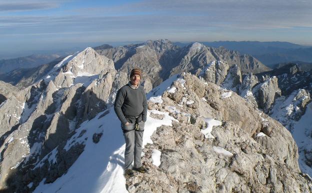 Steve House en la cima del Pico Urriellu.